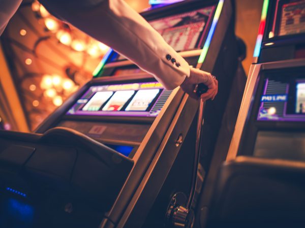 The Pros and Cons of Playing Online Casino Slots